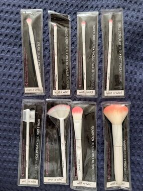 wet n wild White Handle Makeup Brush Set with Pink Tips